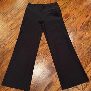 Nike Dry-Fit women’s wide leg athletic/workout pants with pink accent. Medium.
